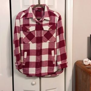 Size small plaid shacket pink and white with side pockets very warm!